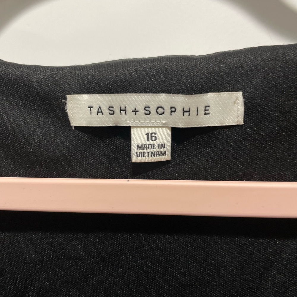 New Tash and Sophie Classic Black Midi Dress with V-Neck Size 16 - Picture 3 of 6